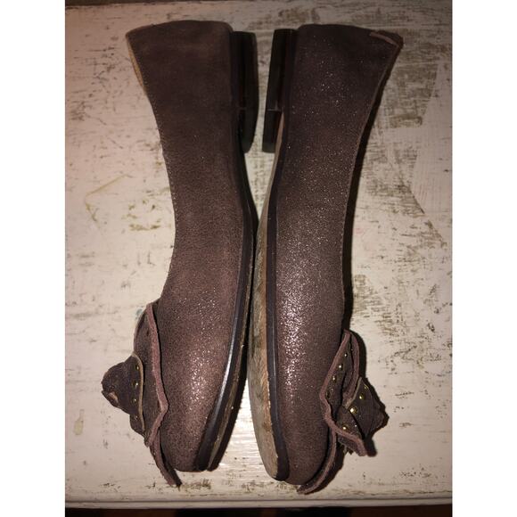 Taryn Rose Babylon  Preppy Edgy Studded Rosettes Metallic Suede Ballet Flats - Picture 4 of 9